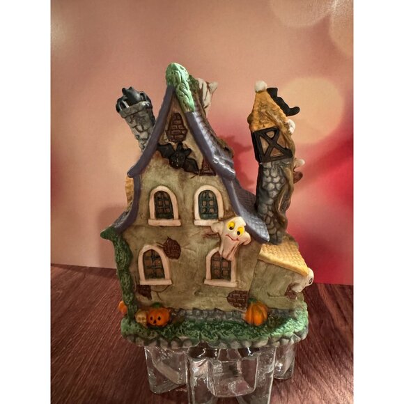 Porcelain Spooky Hotel – Perfect for Halloween Decor‎ - Picture 8 of 13